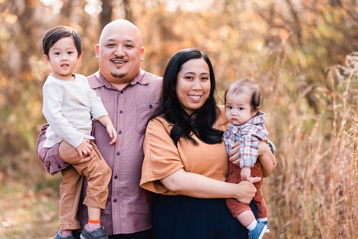 family photography of Filipino couple with two small children by Denise Van in Northern Virginia