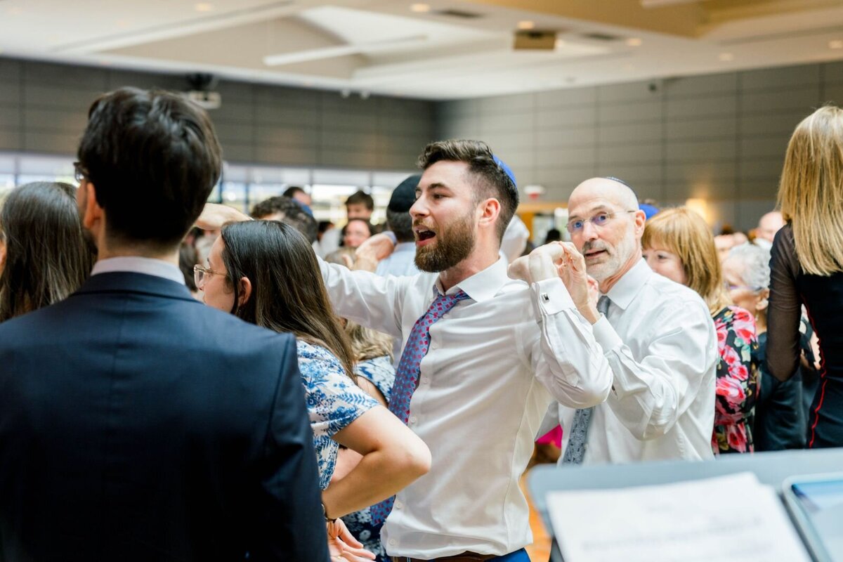 Eliana-Melmed-Photography-Chicago-LosAngeles-Jewish-WeddingPhotography-ShulaNoah-Simcha-Dancing-00060