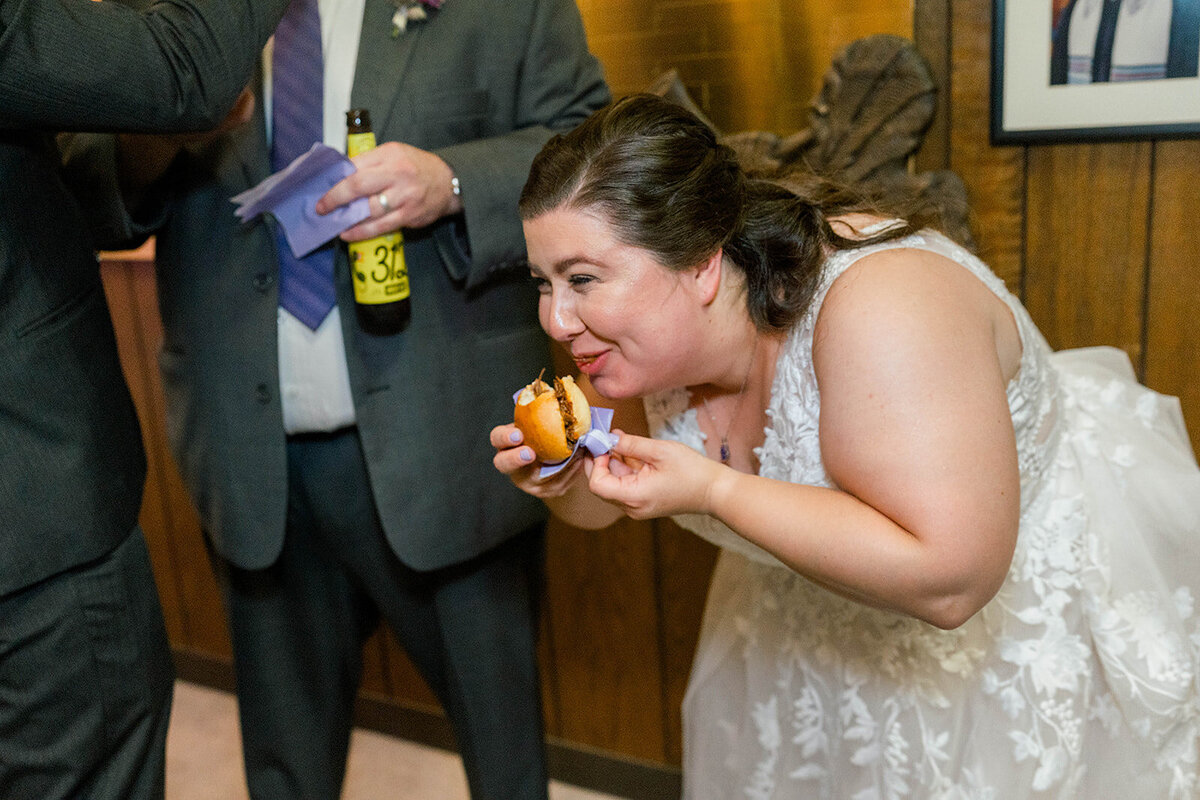 Eliana-Melmed-Photography-Chicago-LosAngeles-Jewish-WeddingPhotography-ElianaSklar-CocktailHour-00078