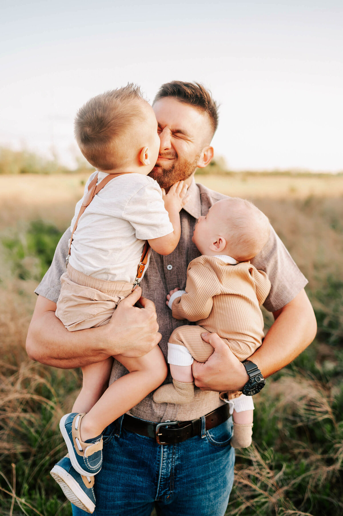 son kissing dad on cheek in family pictures in Springfield Mo
