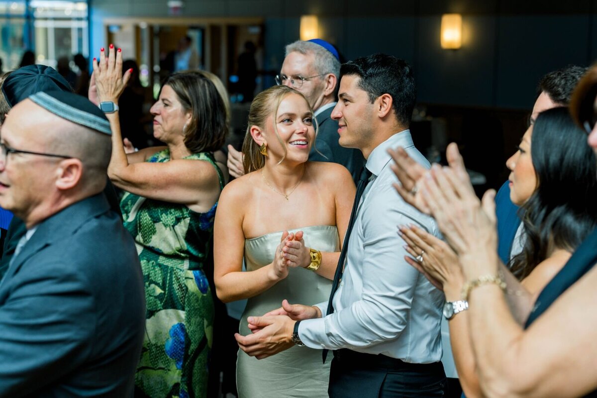 Eliana-Melmed-Photography-Chicago-LosAngeles-Jewish-WeddingPhotography-ShulaNoah-Simcha-Dancing-00157
