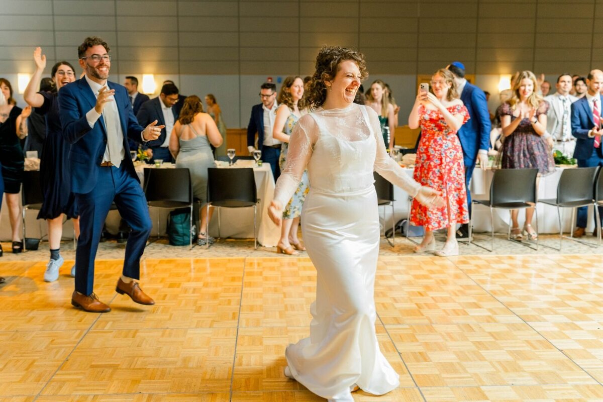Eliana-Melmed-Photography-Chicago-LosAngeles-Jewish-WeddingPhotography-ShulaNoah-Simcha-Dancing-00174