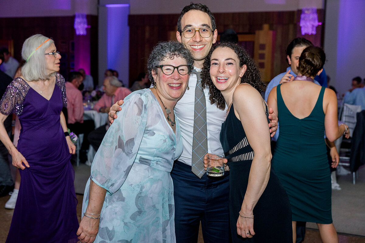 Eliana-Melmed-Photography-Chicago-LosAngeles-Jewish-WeddingPhotography-ElianaSklar-DanceFloor-00328