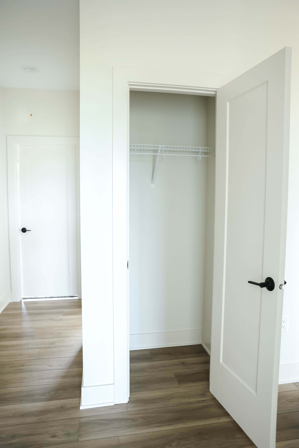 5306-Closet-Urbandale-Central-Iowa-Custom-Home-JRL-Builders-3F1A2700