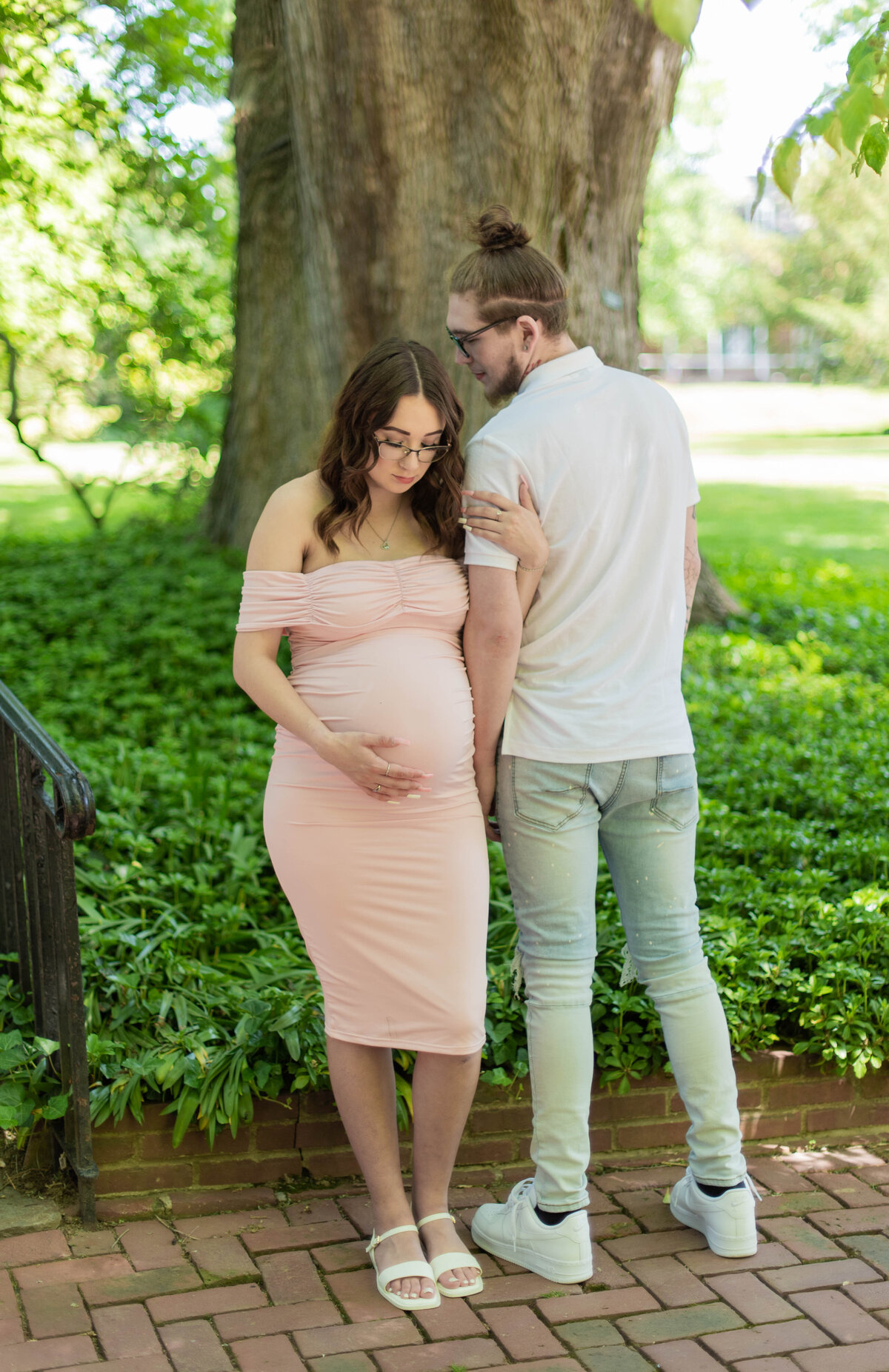 alt=Maternity Couple Photoshoot Wilmington, DE