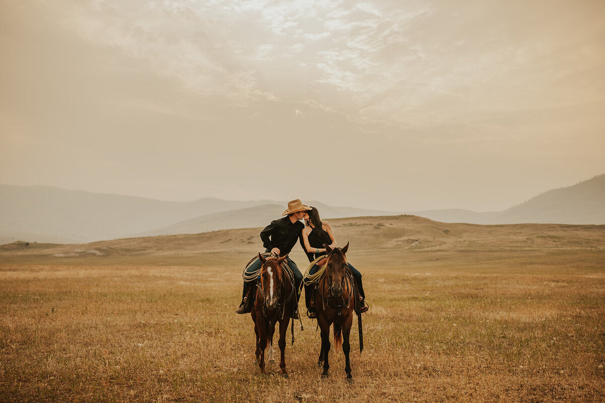 presley-gray-horseback-western-montana-engagement2244