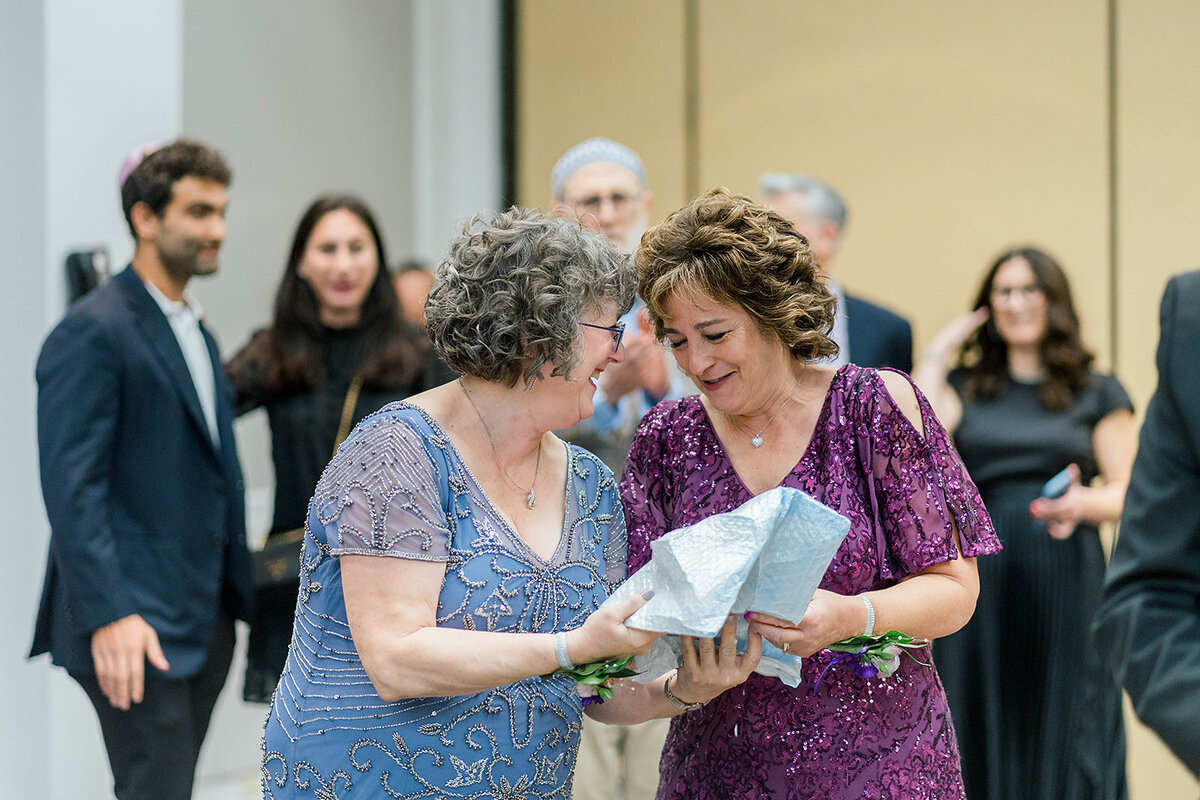 Eliana-Melmed-Photography-Chicago-LosAngeles-Jewish-WeddingPhotography-Ketubah-00091