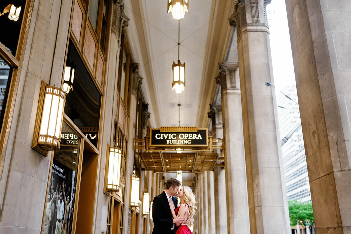 Aspen-Avenue-Chicago-Wedding-Photographer-Lyric-Opera-House-Elegant-Timeless-Classic-Luxury-Downtown-True-to-Color-Bold-Romantic-Chicago-Theater-Lurie-Garden-FAV-89