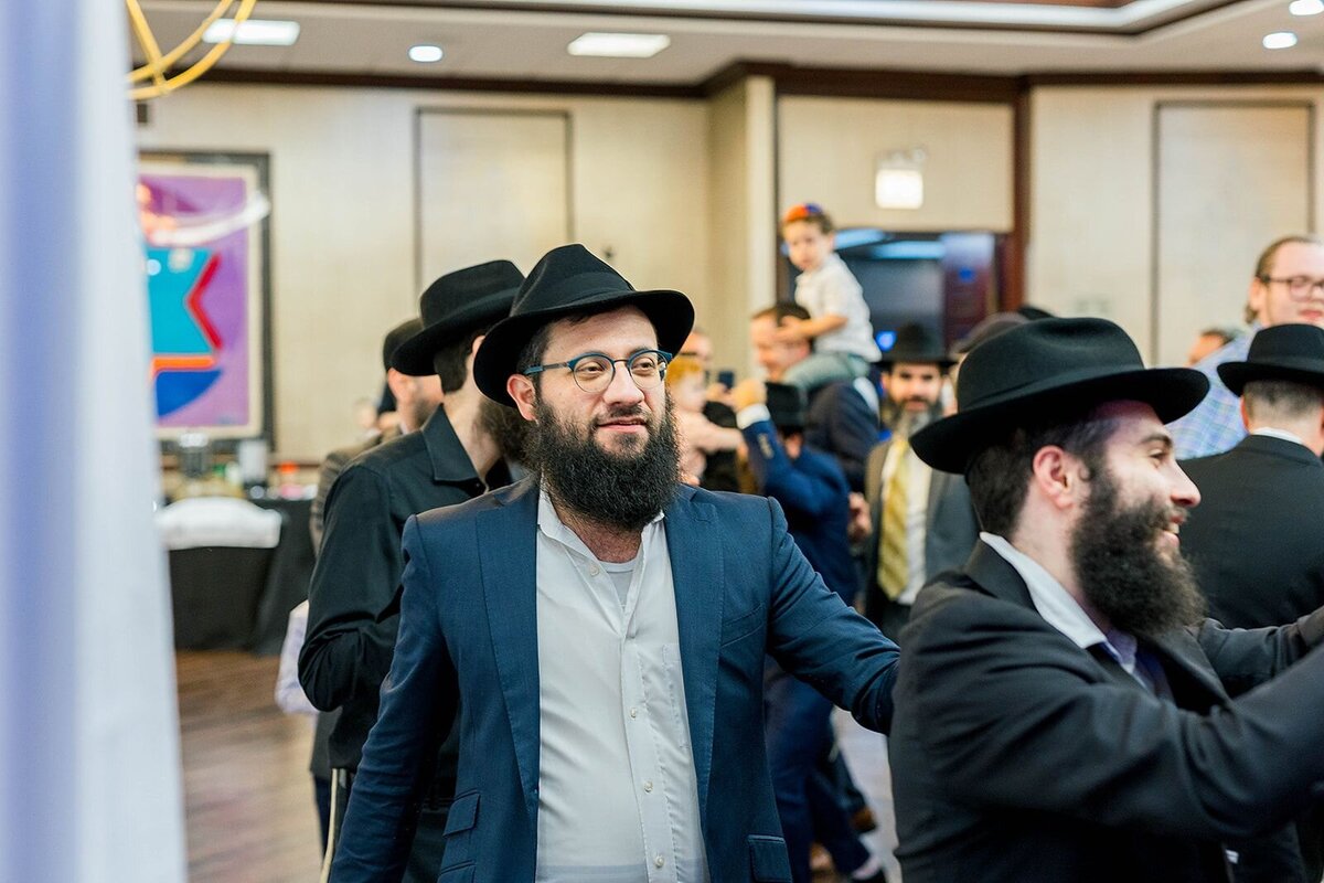 Eliana-Melmed-Photography-Chicago-LosAngeles-Jewish-WeddingPhotographer-CarmiKalman-MensDancing-00072