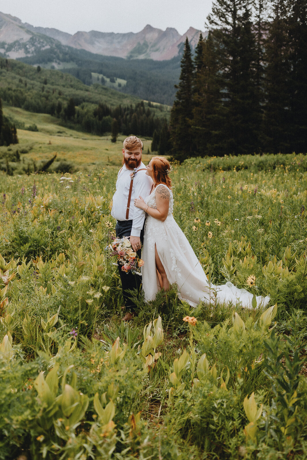 Elope with Style: Jessica Margaret's Artistic Lens on Colorado's Breathtaking Backdrops