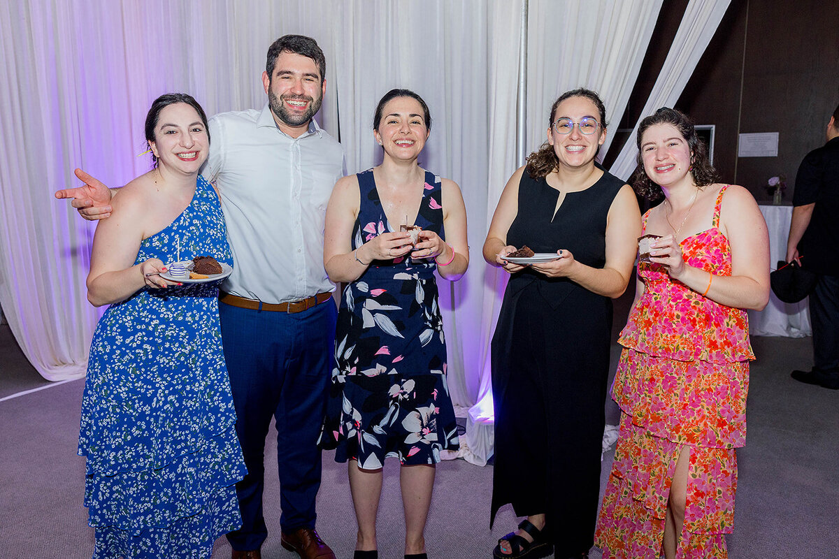 Eliana-Melmed-Photography-Chicago-LosAngeles-Jewish-WeddingPhotography-ElianaSklar-DanceFloor-00341