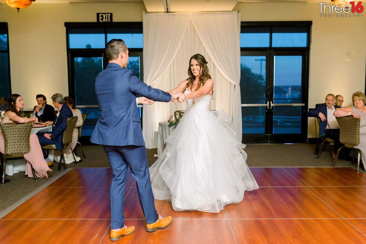 First dance between Husband and Wife