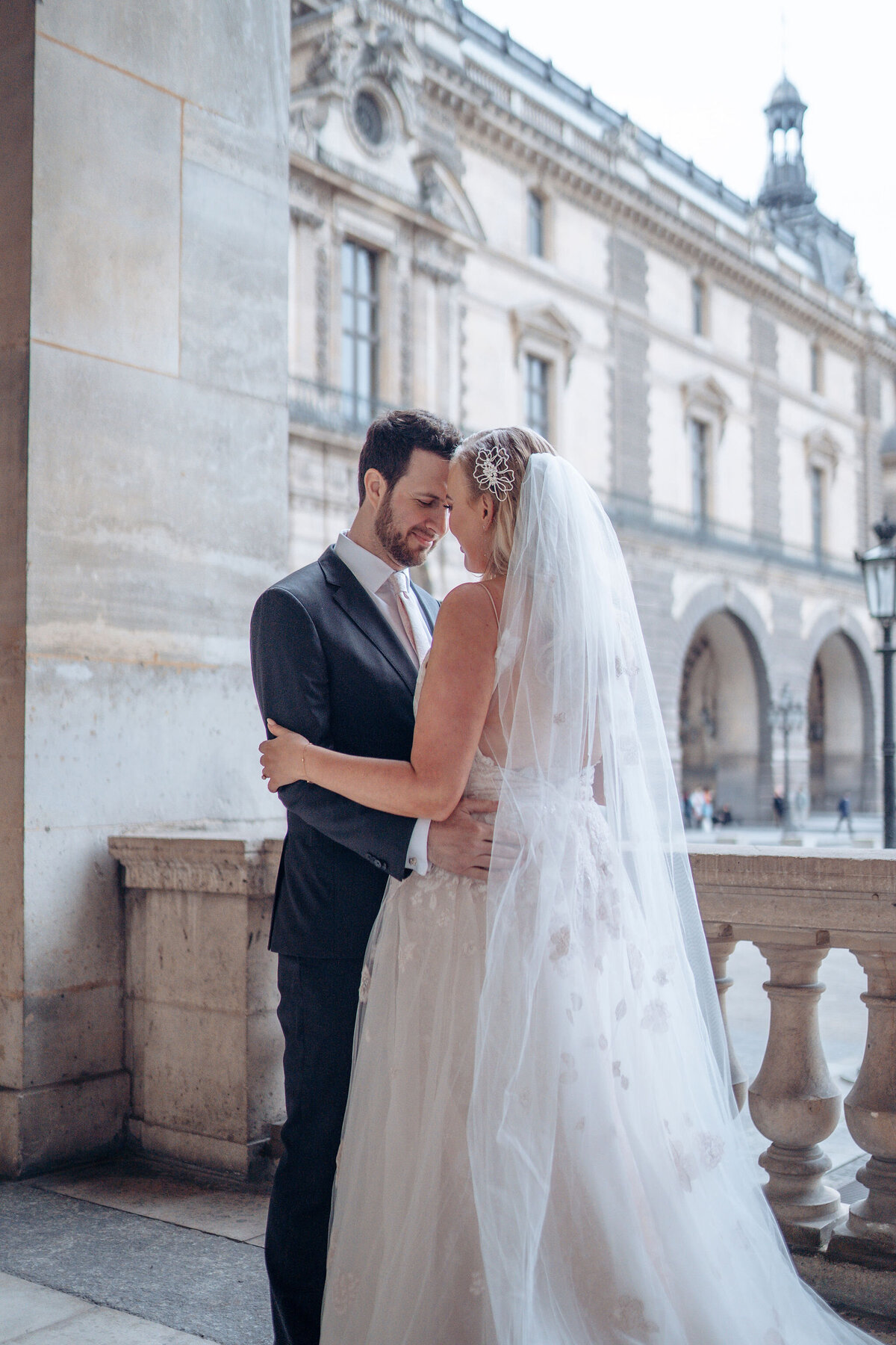 113-Paris-Spring-Blossom-Elopement-Wedding-Cinematic-Editorial-Luxury-Fine-Art-Lisa-Vigliotta-Photography