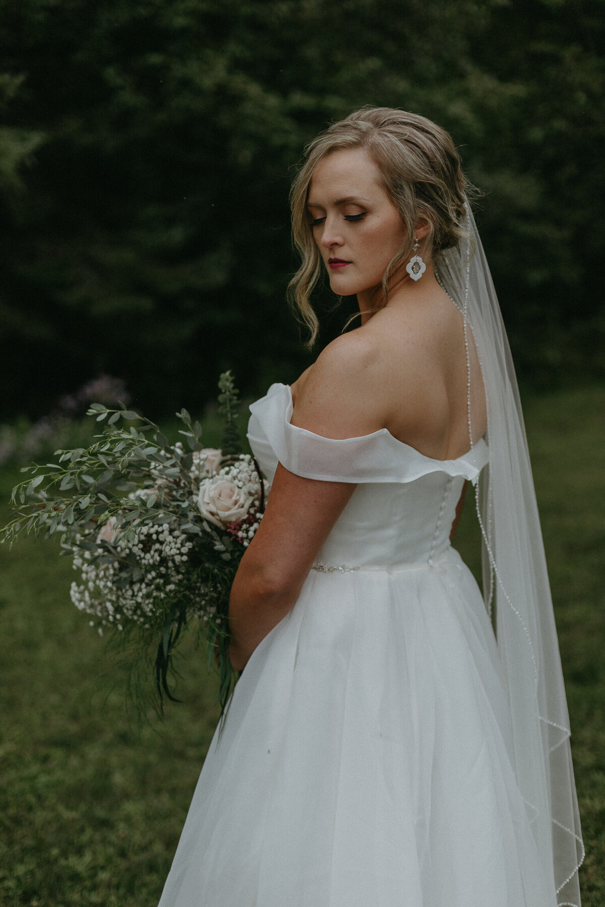 Bride portraits and wedding dress in wedding photos at Adelina Barn in Gatineau Quebec