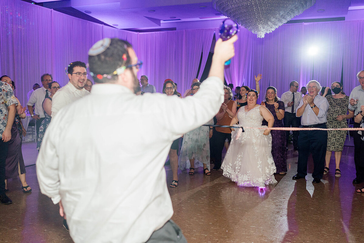 Eliana-Melmed-Photography-Chicago-LosAngeles-Jewish-WeddingPhotography-ElianaSklar-DanceFloor-00202
