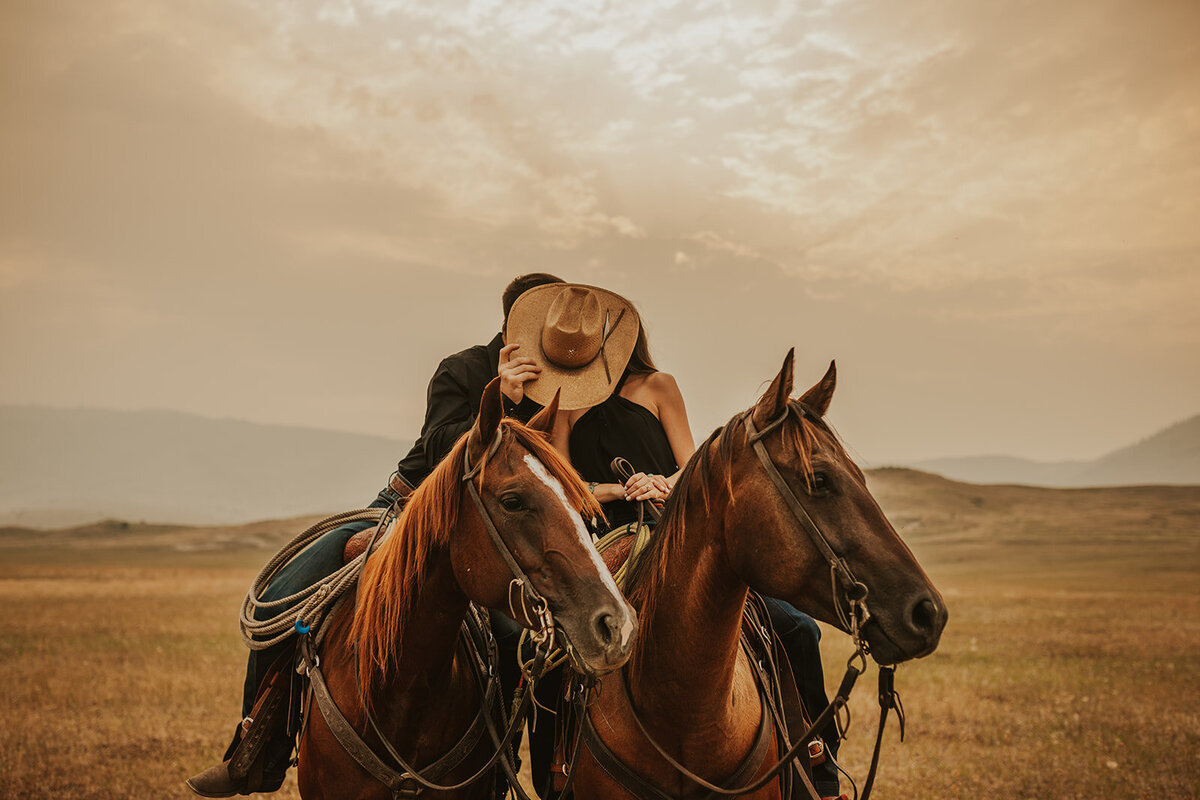 presley-gray-horseback-western-montana-engagement2256