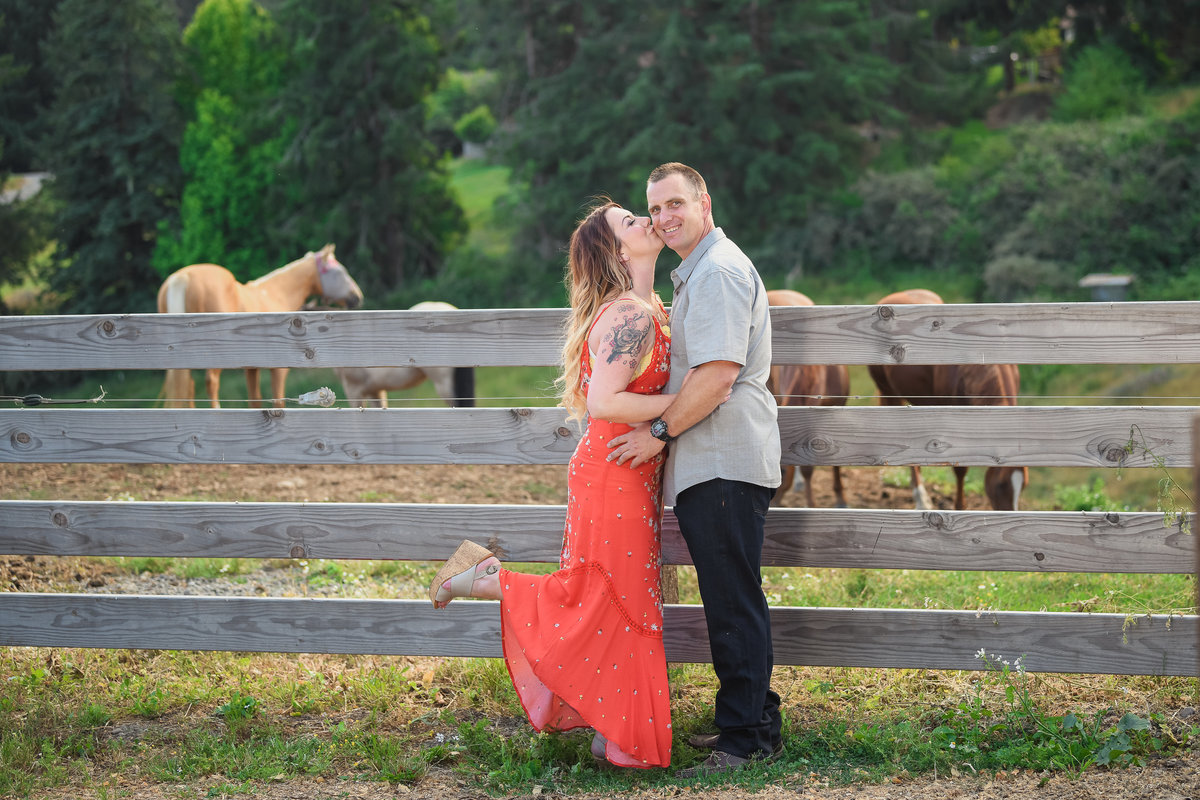 Redway-California-engagement-photographer-Parky's-Pics-Photography-Wild-Souls-Ranch-horse-engagement-2.jpg