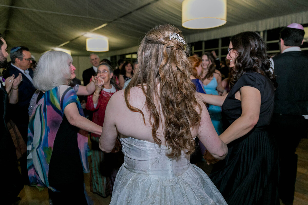 Eliana-Melmed-Photography-Chicago-LosAngeles-Jewish-WeddingPhotography-SimchaDancing-00220