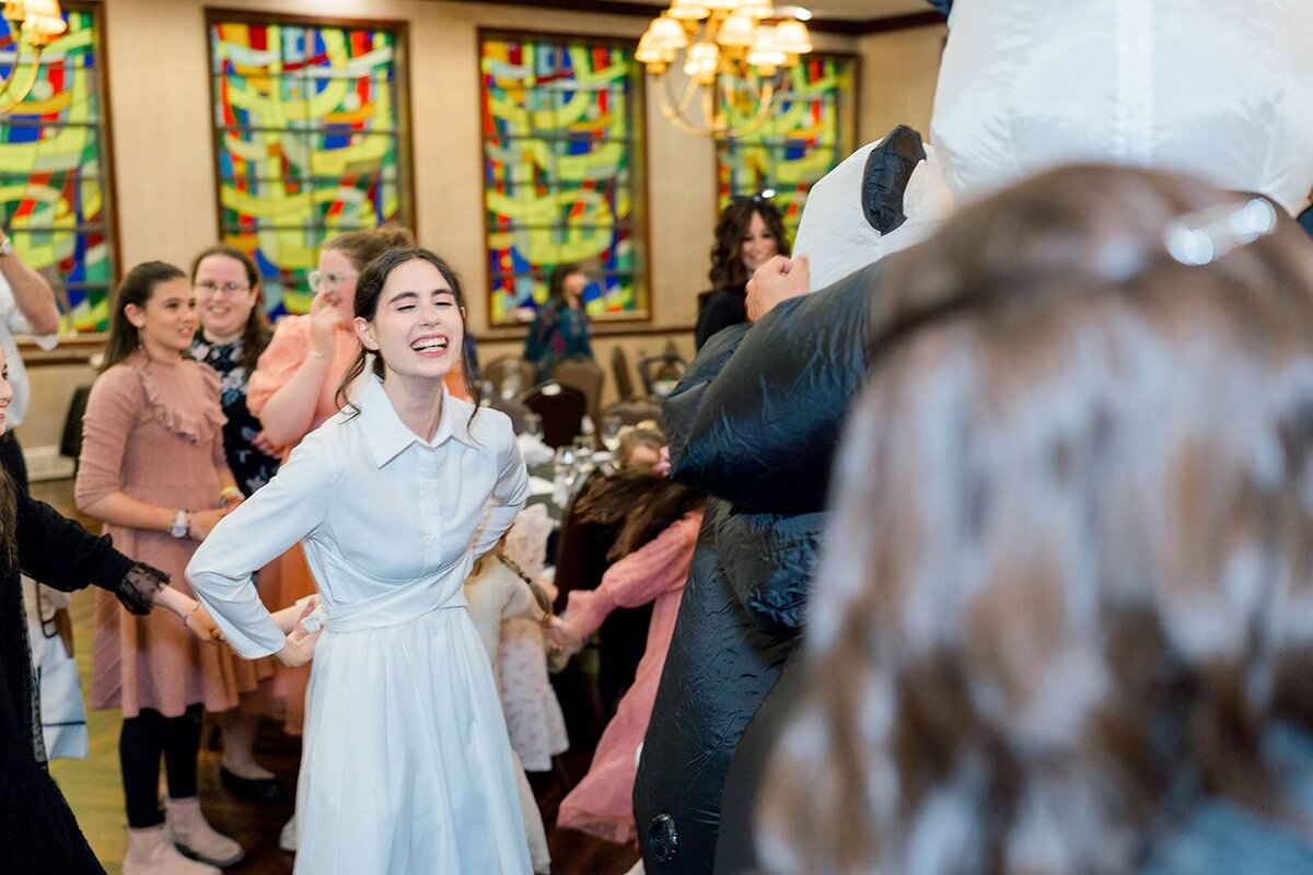 Eliana-Melmed-Photography-Chicago-LosAngeles-Jewish-WeddingPhotographer-CarmiKalman-WomensDancing-00100