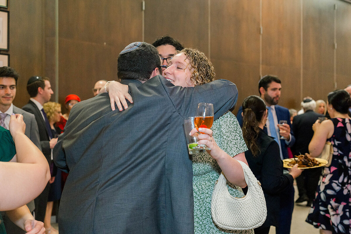 Eliana-Melmed-Photography-Chicago-LosAngeles-Jewish-WeddingPhotography-ElianaSklar-CocktailHour-00062