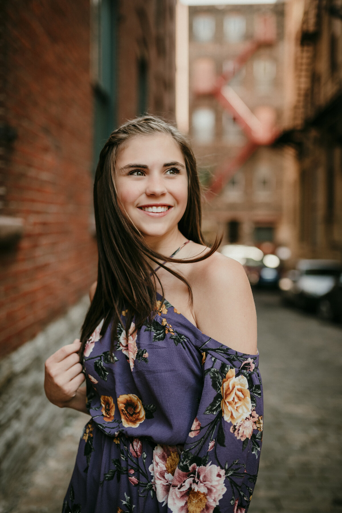 Discover the hidden charm of St. Paul with senior portraits in urban alleys. Shannon Kathleen Photography turns cityscapes into frames for your unique story. Schedule your alley-inspired session.