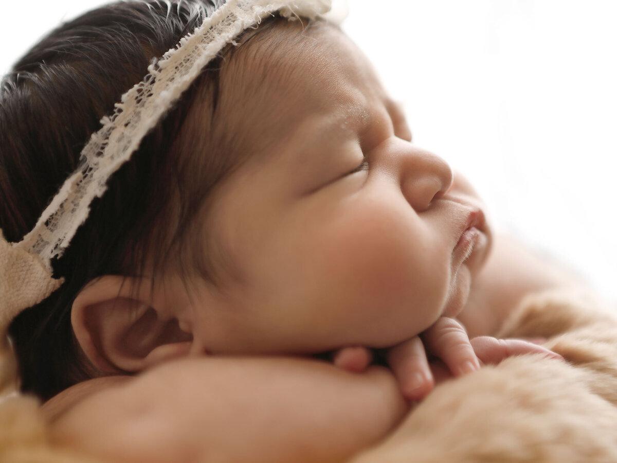 Burlington-newborn-photographer-capturing-newborn-babies-little-lips