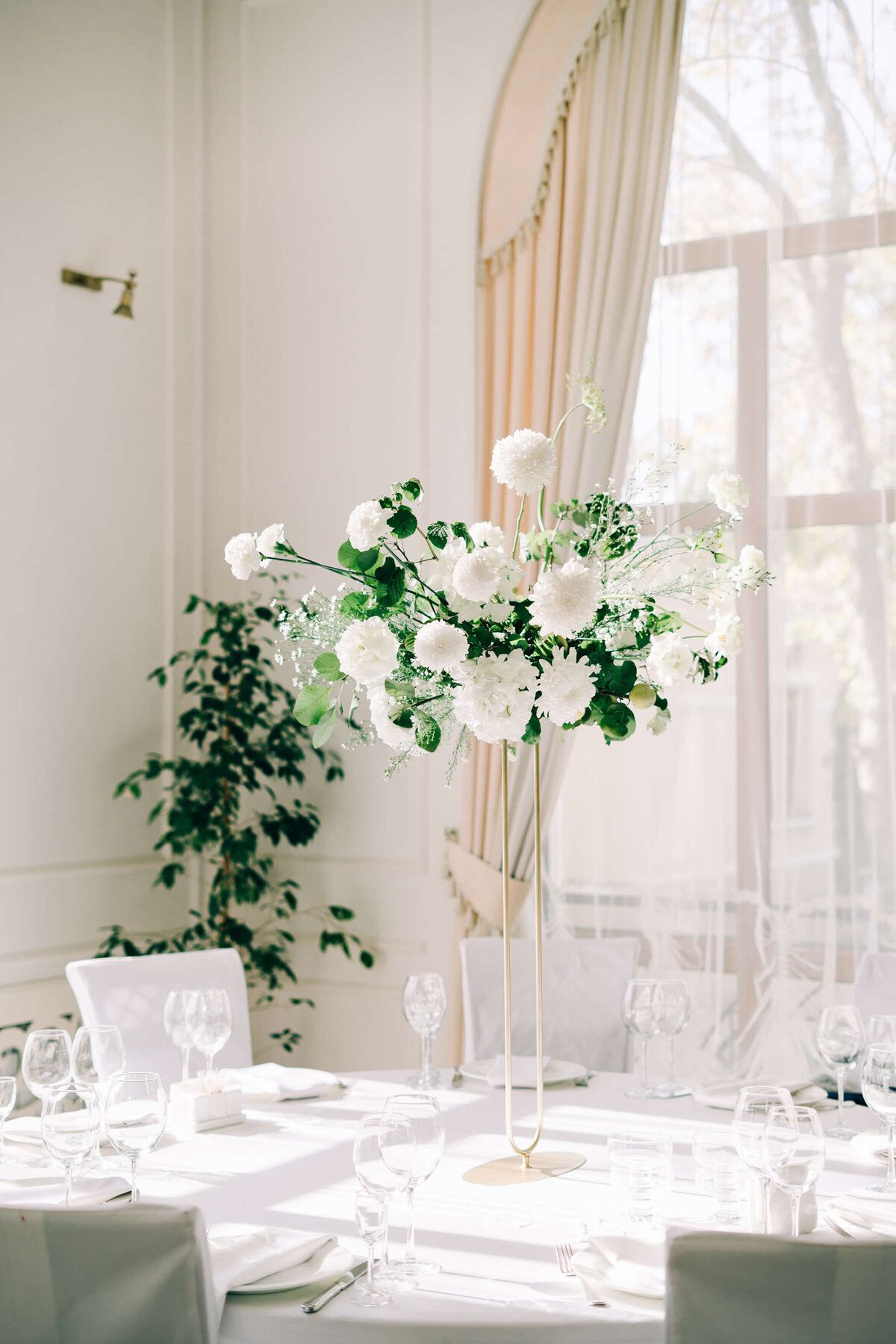 Victoria Engelen Flowers - Luxury Wedding Florals France24