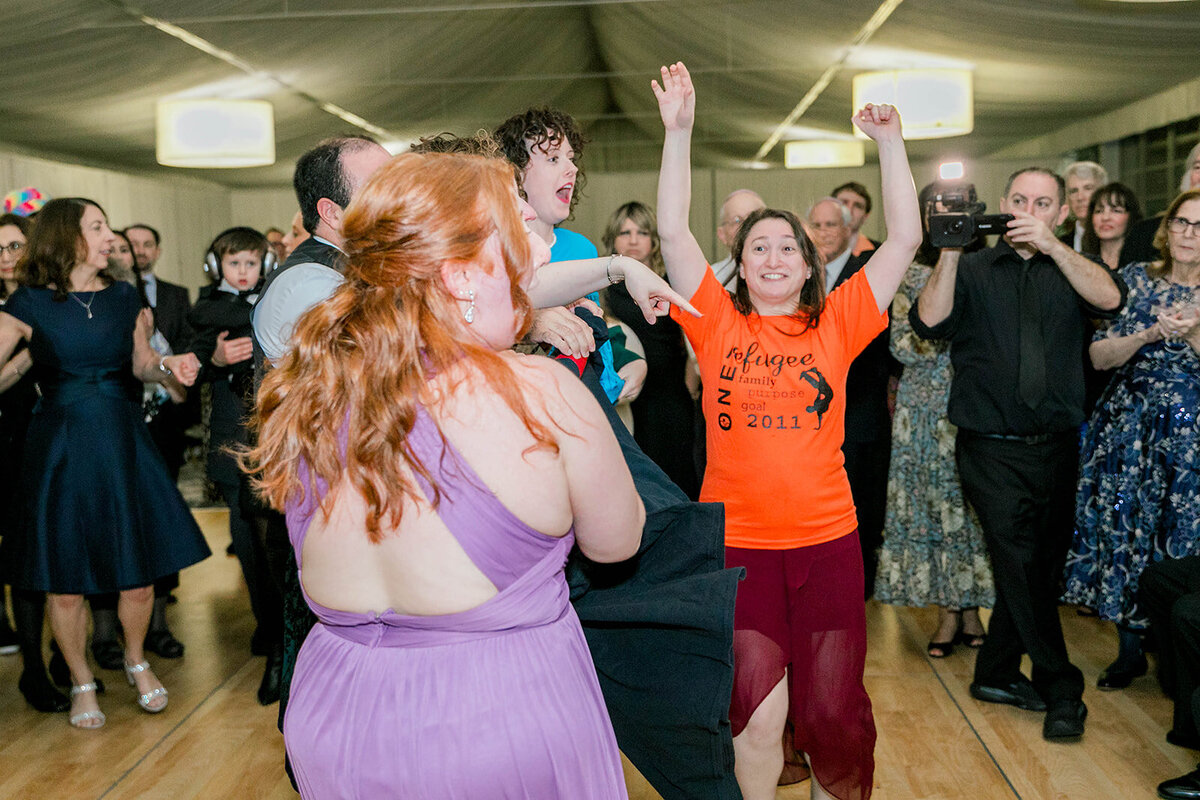 Eliana-Melmed-Photography-Chicago-LosAngeles-Jewish-WeddingPhotography-SimchaDancing-00085