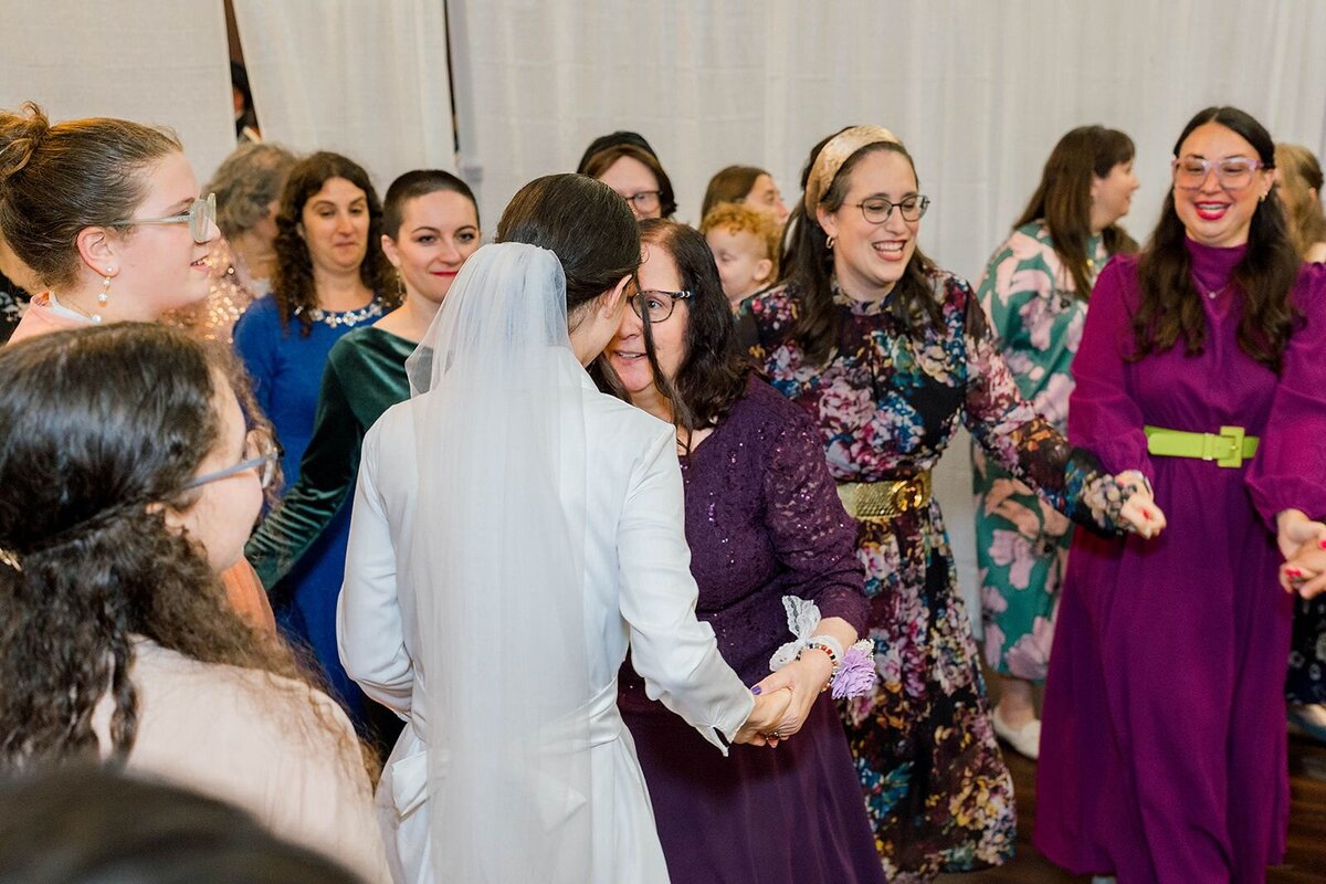 Eliana-Melmed-Photography-Chicago-LosAngeles-Jewish-WeddingPhotographer-CarmiKalman-WomensDancing-00021