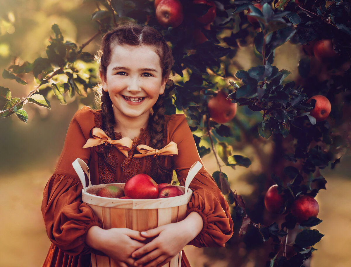 Girl-with-apples-Skagit-photography copy