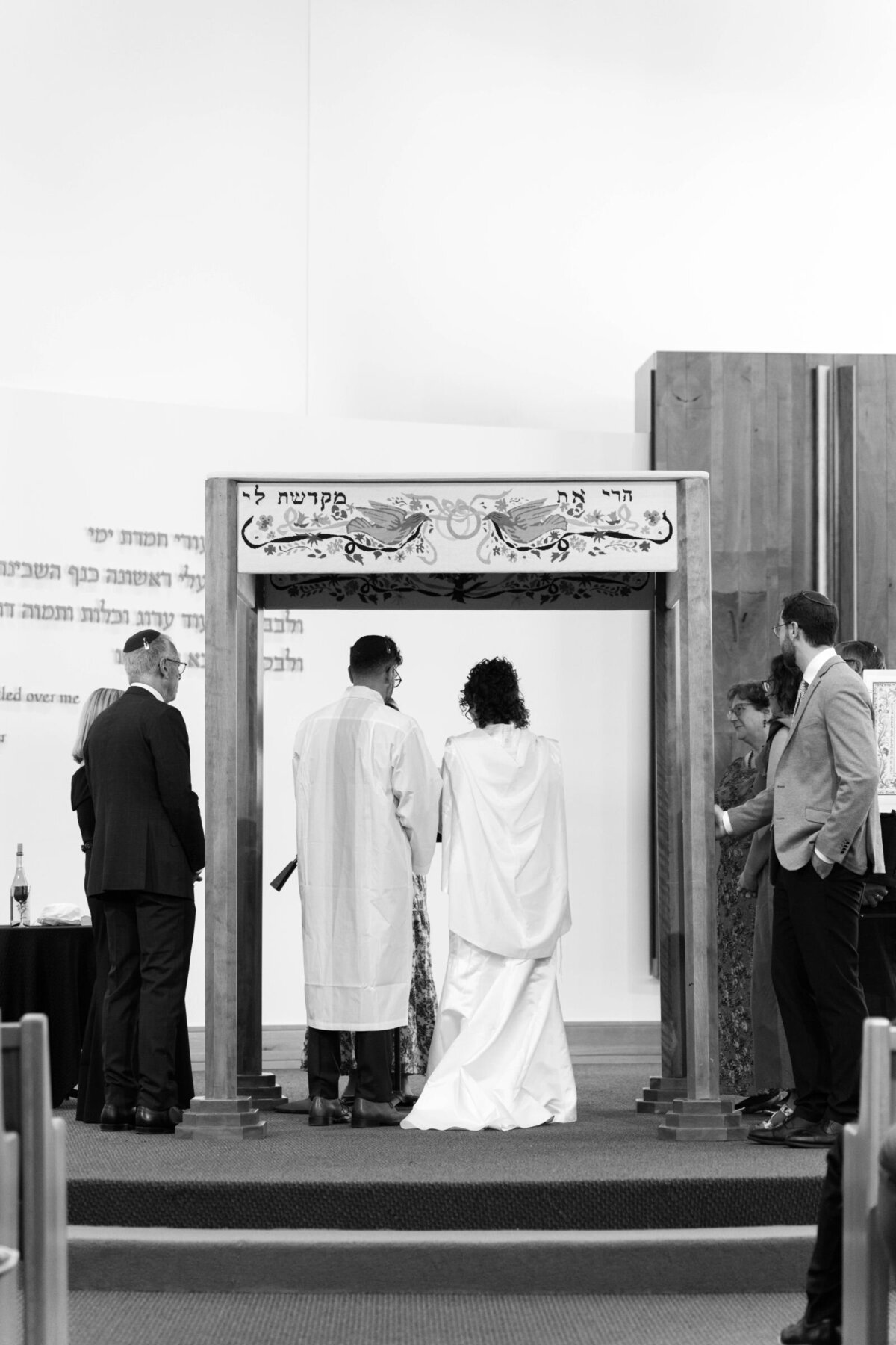 Eliana-Melmed-Photography-Chicago-LosAngeles-Jewish-WeddingPhotography-ShulaNoah-Chuppah-00181