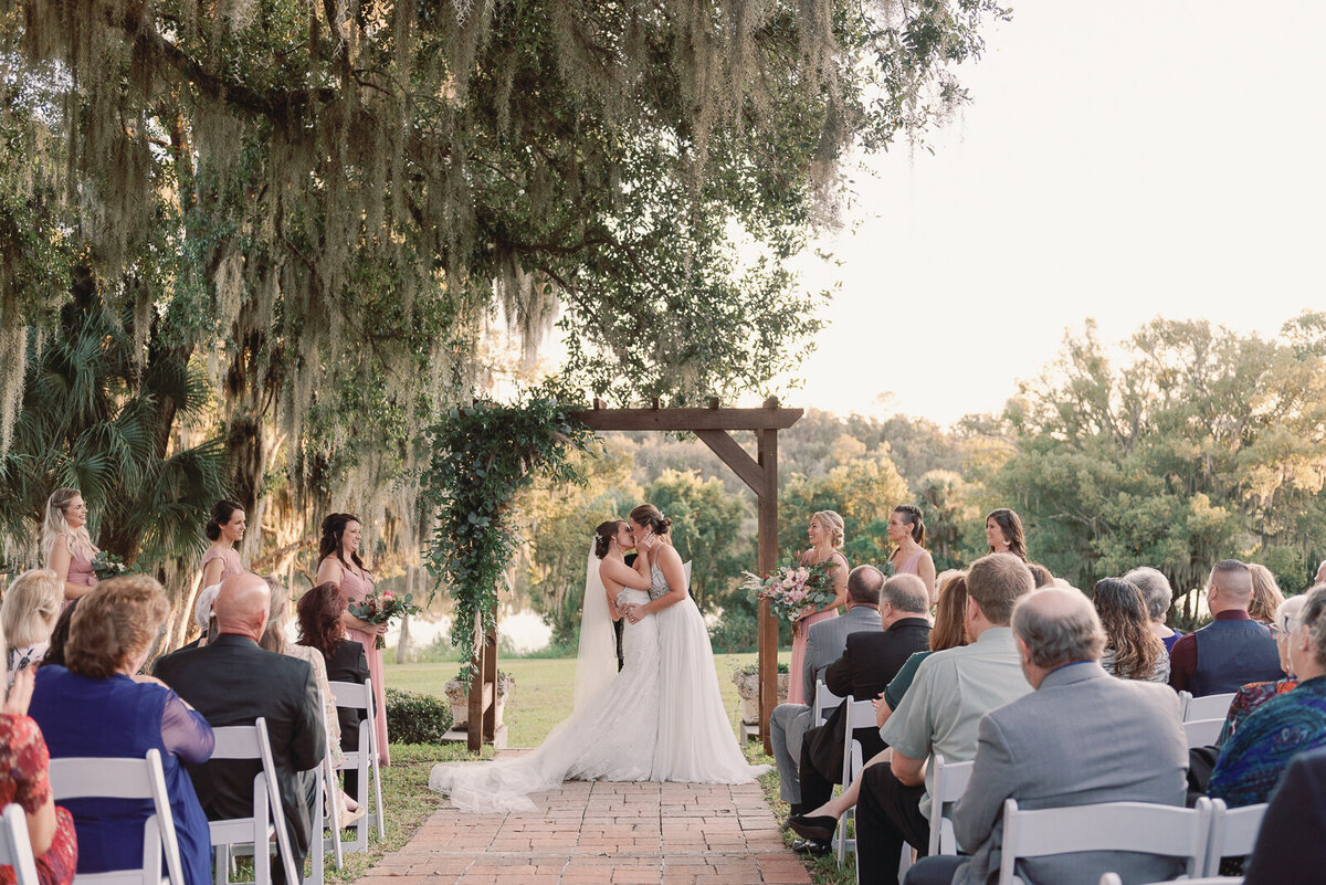 Orlando Wedding Photographer captures wedding at Sydonie Mansion.