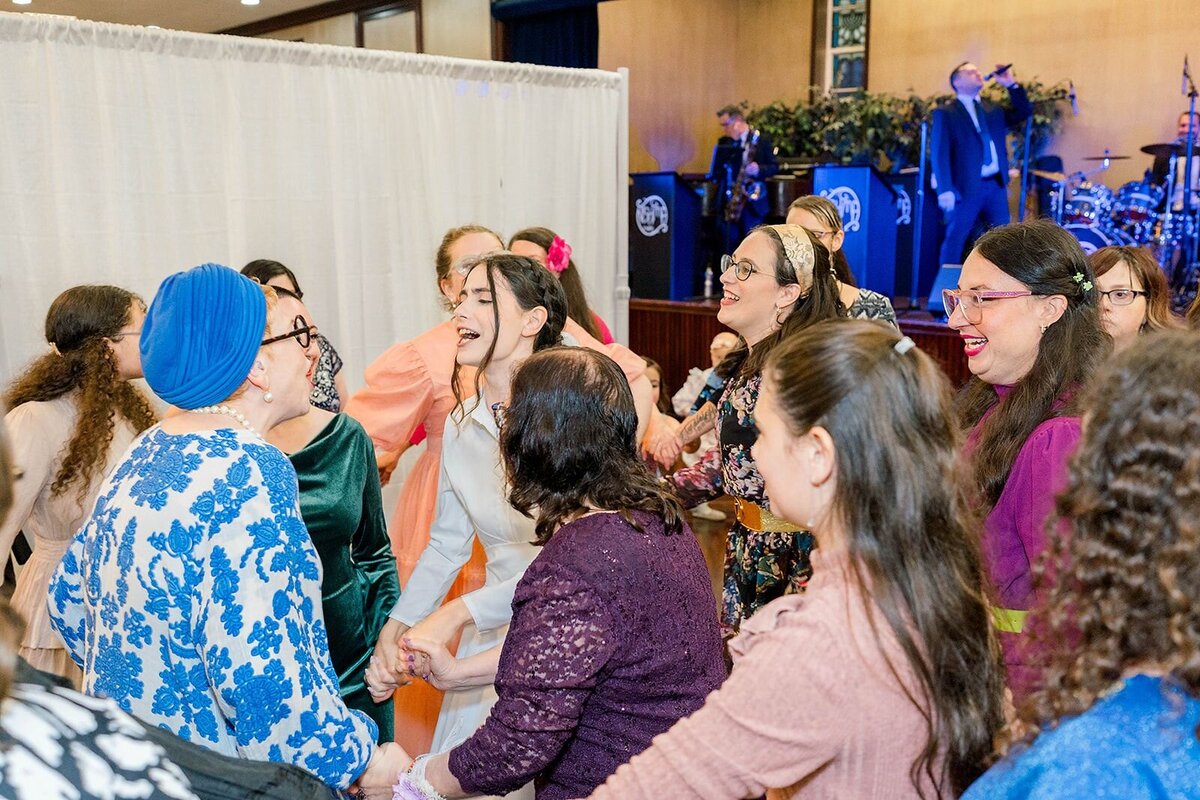 Eliana-Melmed-Photography-Chicago-LosAngeles-Jewish-WeddingPhotographer-CarmiKalman-WomensDancing-00025