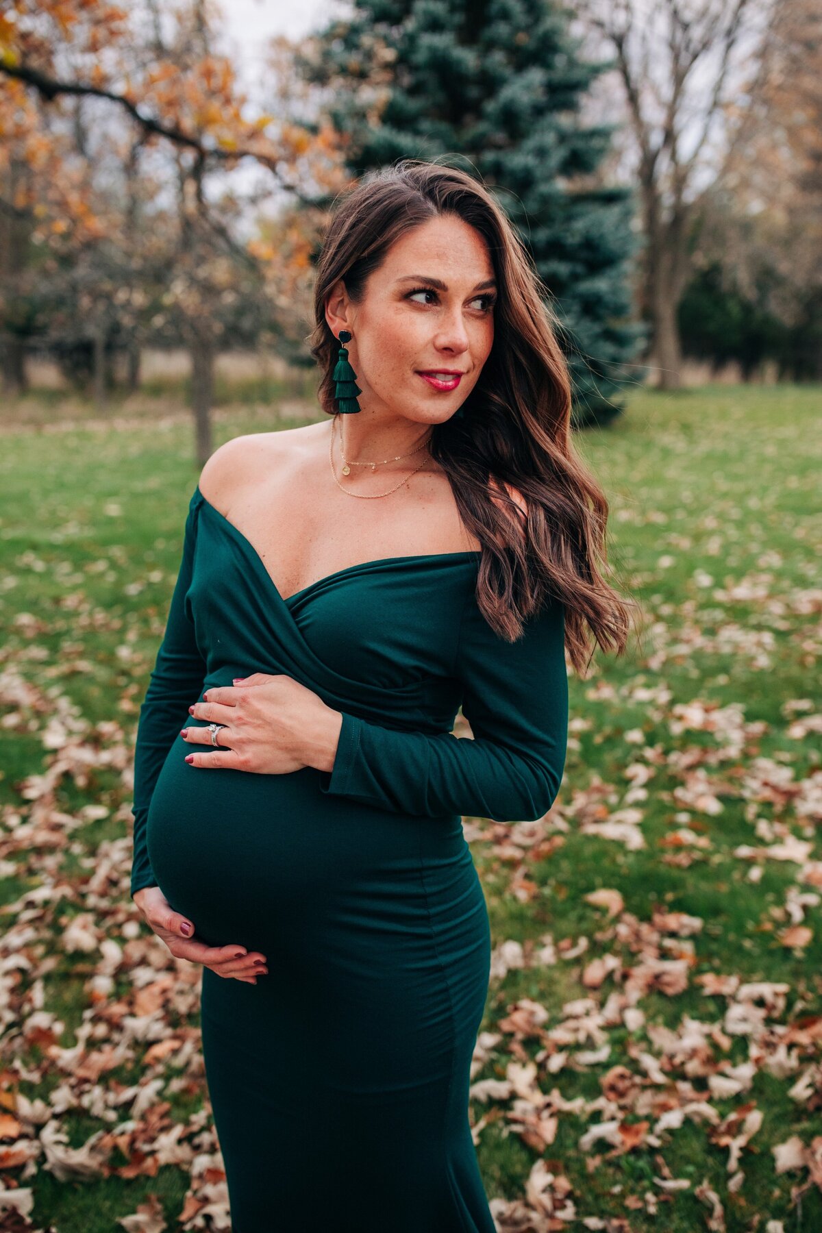 outdoor-maternity-session-green-dress-delafield1