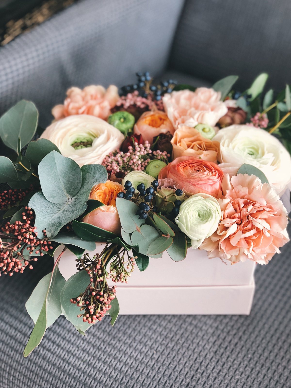 white-orange-and-green-floral-bouquet-decor-931158