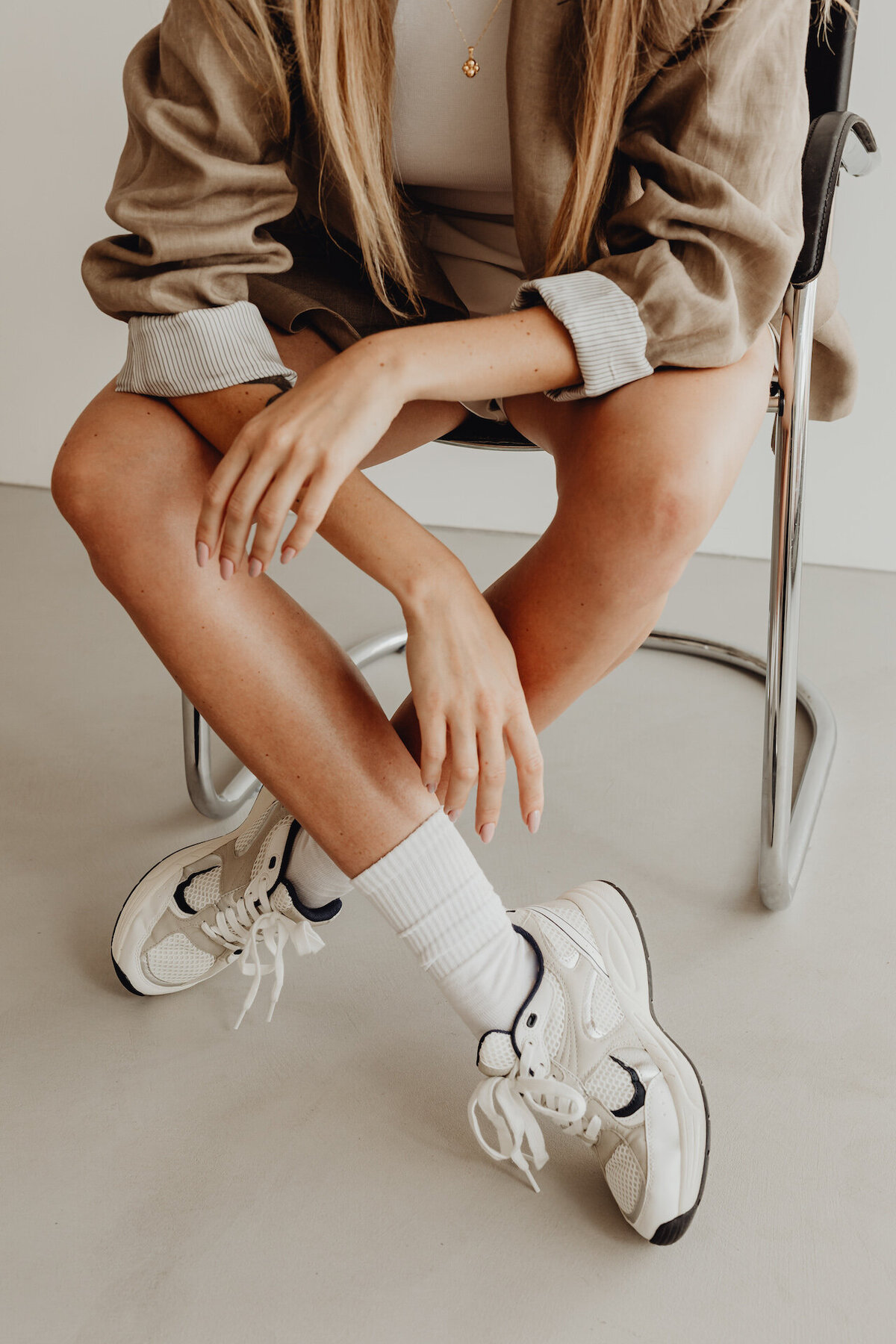 kaboompics_white-top-white-high-waisted-shorts-long-socks-sneakers-linen-jacket-27700