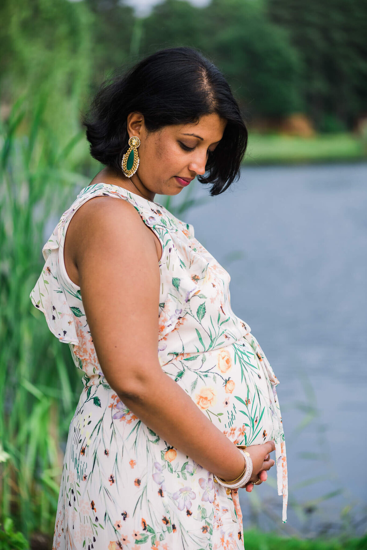 A pregnant mama gazingtenderly at her bump
