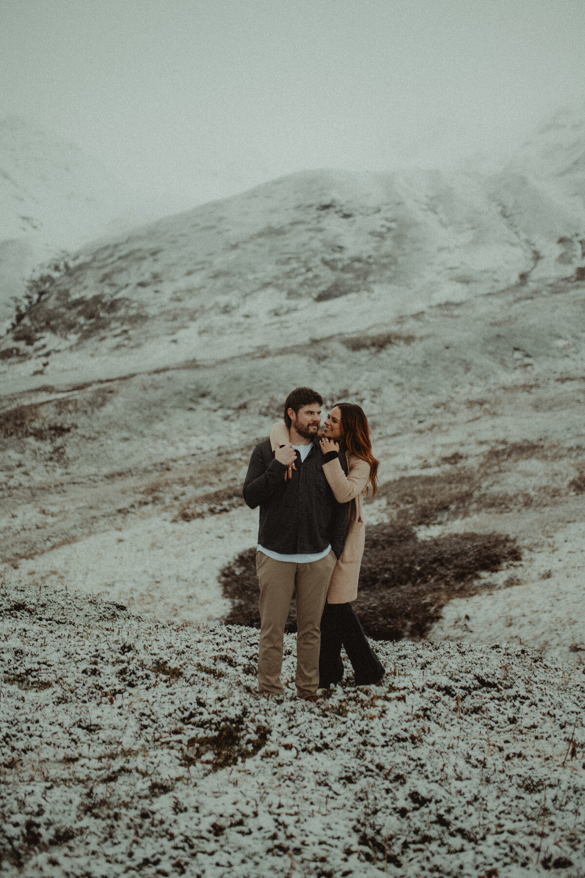 couples session in hatcher pass