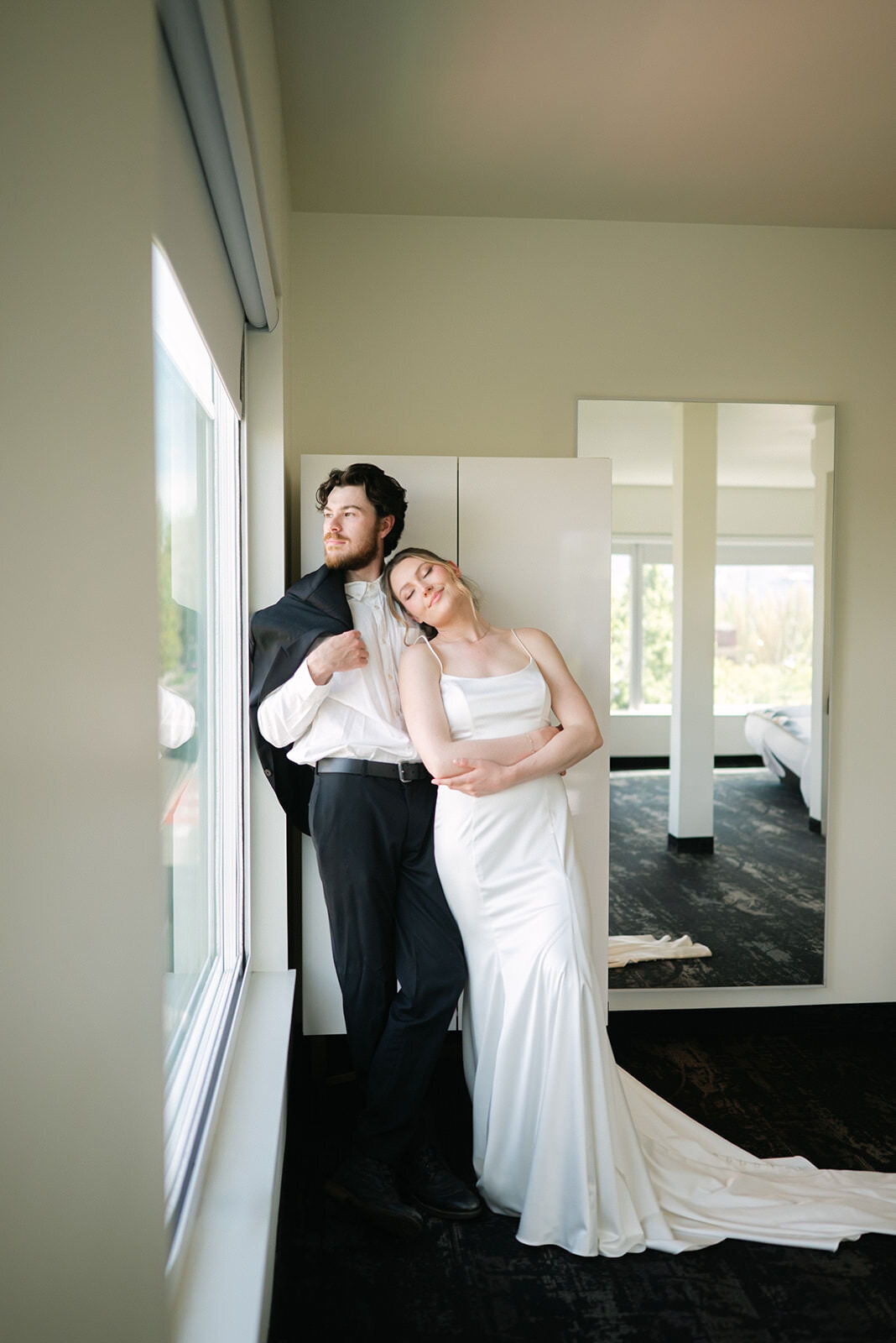 Artistic wedding photos for sophisticated couples