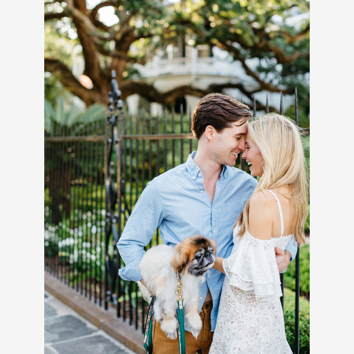 historic-downtown-charleston-engagement-photos--by-philip-casey-018