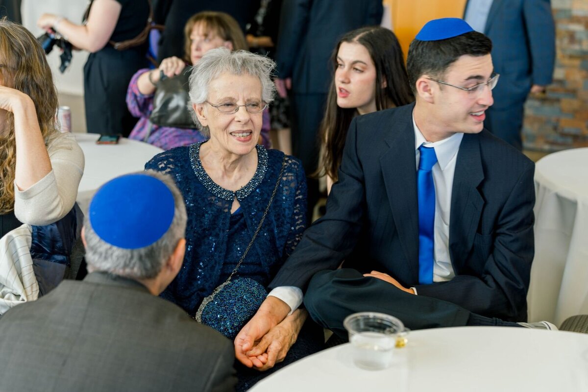 Eliana-Melmed-Photography-Chicago-LosAngeles-Jewish-WeddingPhotography-ShulaNoah-SneakPeek-00023