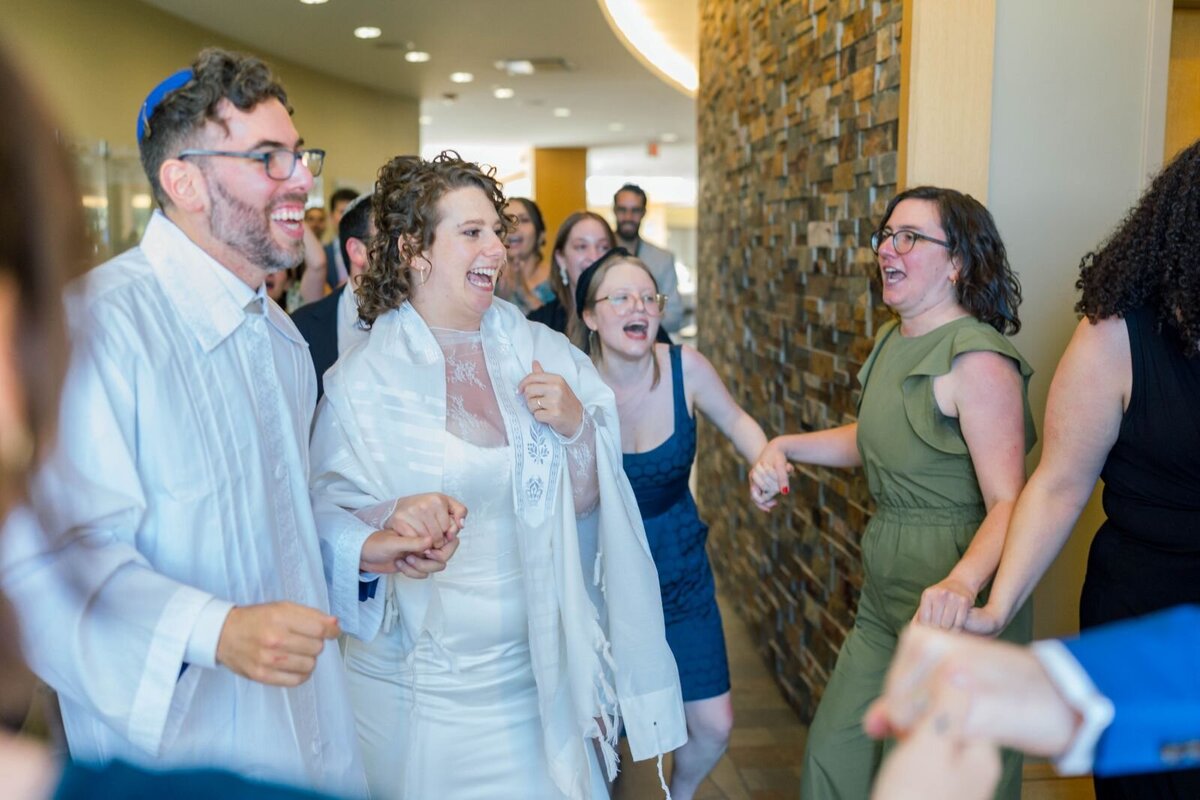 Eliana-Melmed-Photography-Chicago-LosAngeles-Jewish-WeddingPhotography-ShulaNoah-Chuppah-00202