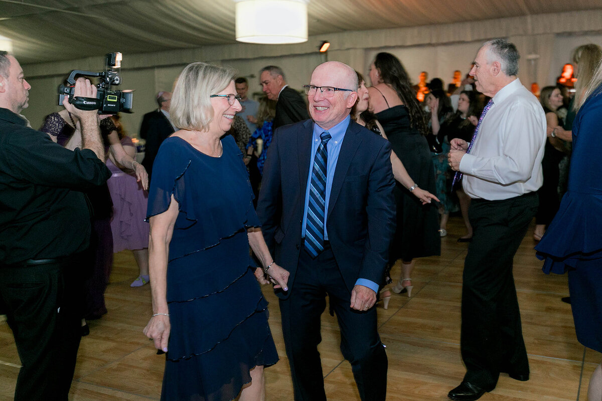 Eliana-Melmed-Photography-Chicago-LosAngeles-Jewish-WeddingPhotography-Dancefloor-00210