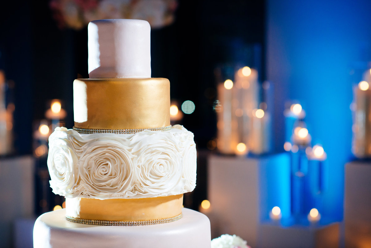 wedding cake white and gold