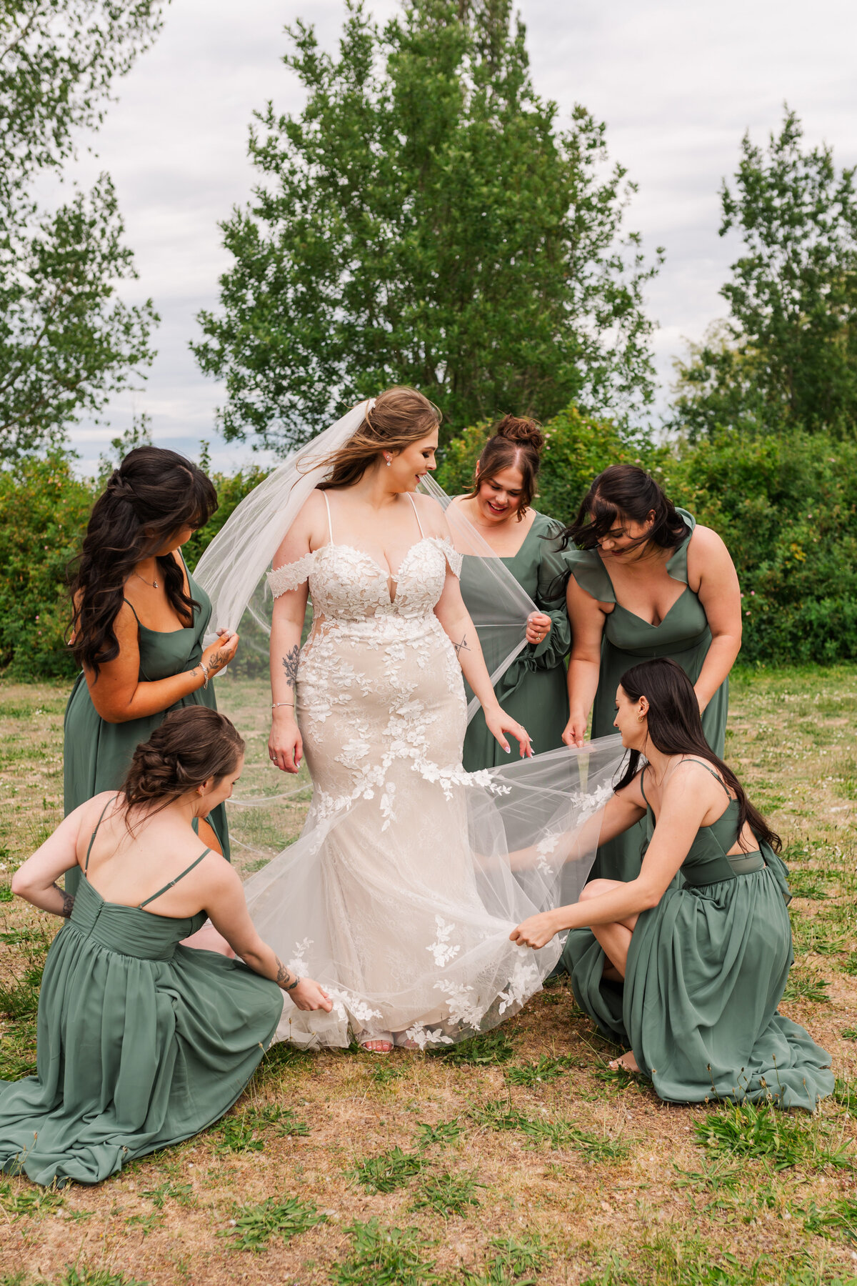 girls-and-her-brides-getting-ready