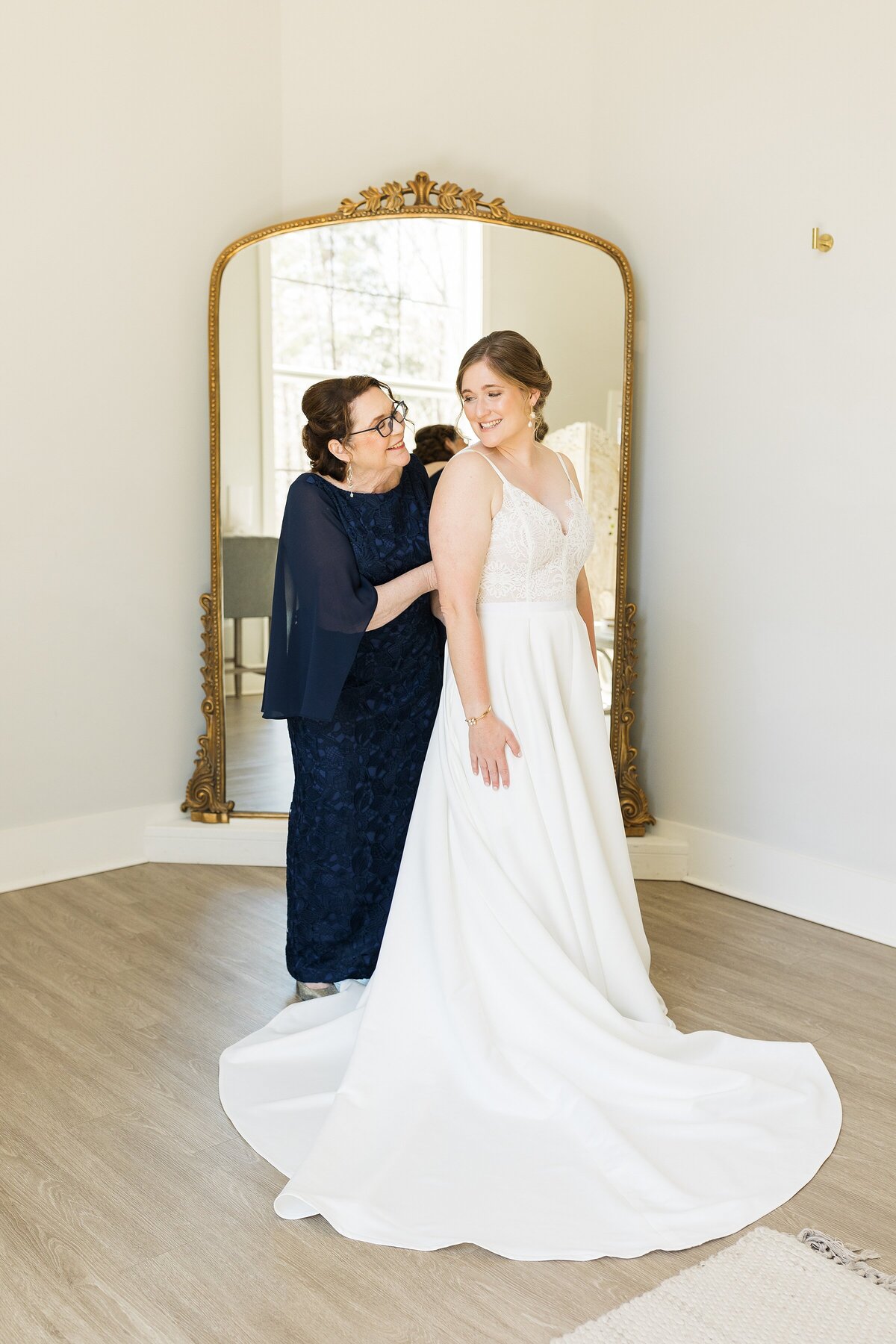Carolina-Grove-Wedding-Photographer-Raleigh-NC-Sarah-Hinckley-Photography-Rachel-Max-Portfolio-_0012