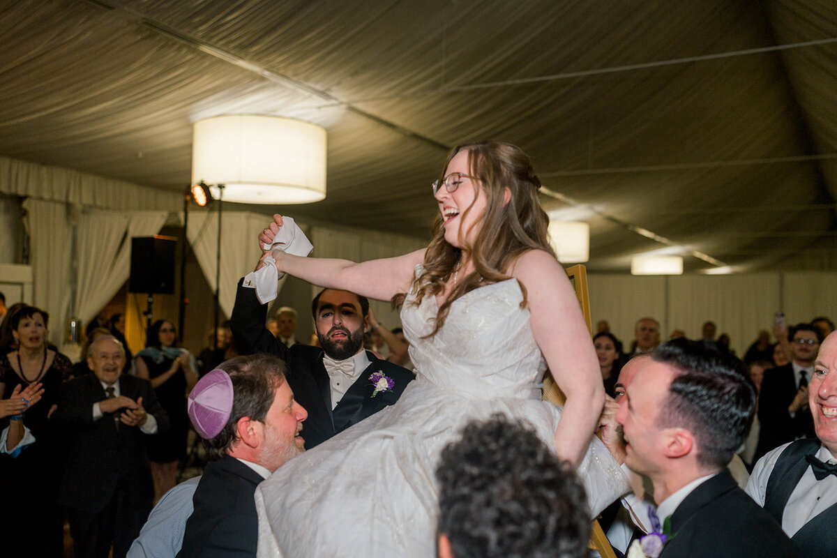 Eliana-Melmed-Photography-Chicago-LosAngeles-Jewish-WeddingPhotography-SimchaDancing-00199