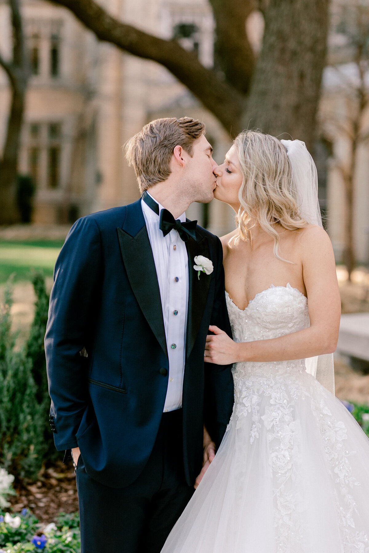 Shelby & Thomas's Wedding at HPUMC The Room on Main | Dallas Wedding Photographer | Sami Kathryn Photography-7