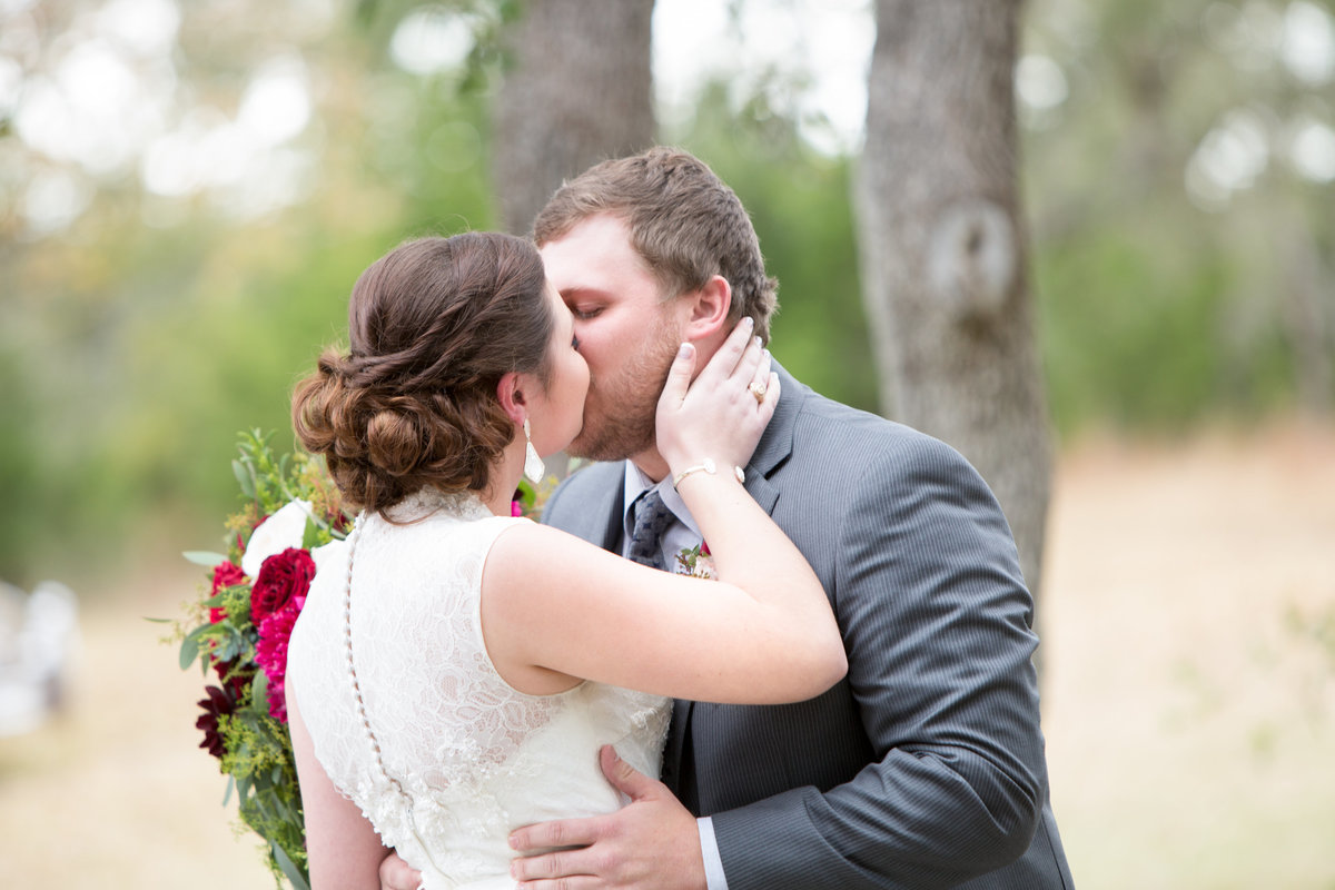 Austin wedding photographer vista west ranch wedding photographer bride groom kiss