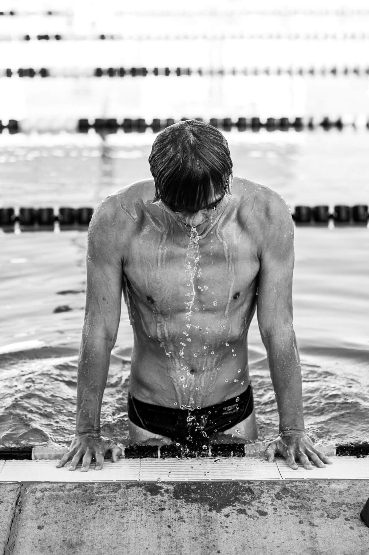 swimming-senior-portraits-catherine-michele-photography